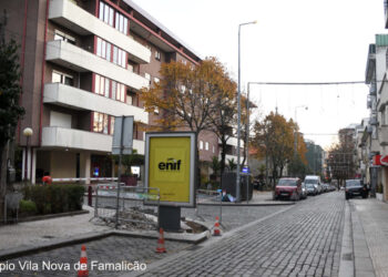 Transtornos à normal circulação da rua Alves Roçadas em Famalicão