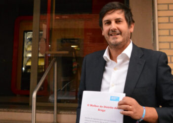 Rui Rocha entrega roteiro do Distrito de Braga a José Luís Carneiro