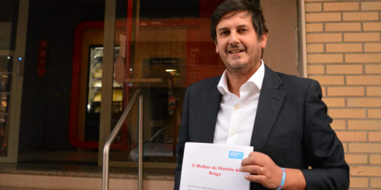 Rui Rocha entrega roteiro do Distrito de Braga a José Luís Carneiro