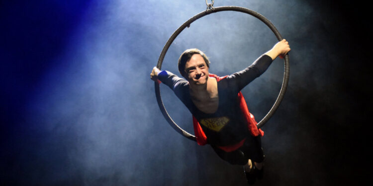 INAC associa o circo ao surrealismo e vence Programar em Rede