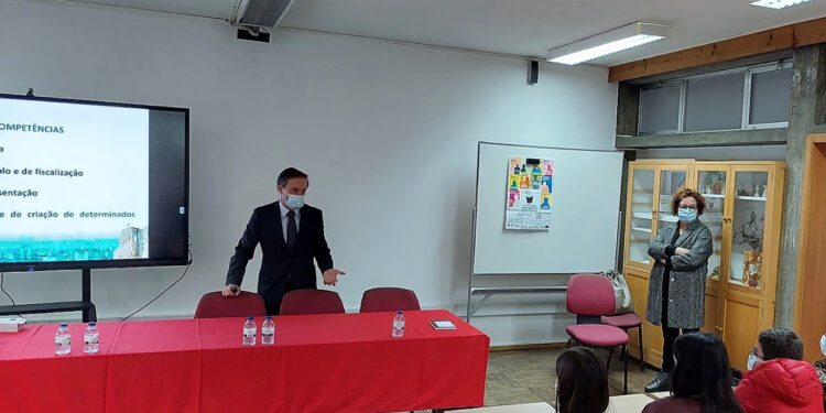 Jorge Paulo Oliveira visita Escolas de Famalicão.