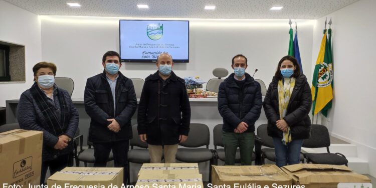 Comunidades com História distribuiu presentes às crianças das três comunidades