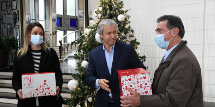 Câmara de Famalicão distribui 4200 cabazes de Natal pelas famílias carenciadas