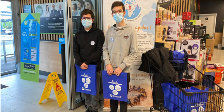 Alunos da Didáxis fazem voluntariado no Pingo Doce