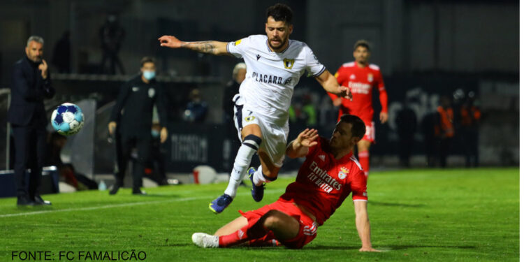 Benfica regressa às vitórias em Famalicão