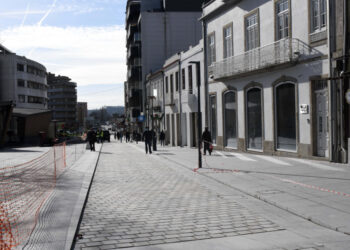 Rua D. Pedro V e rua José Gomes de Matos reabertas com circulação partilhada