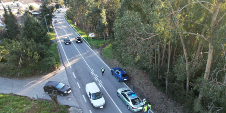 Colisão entre dois veículos na Nacional 14