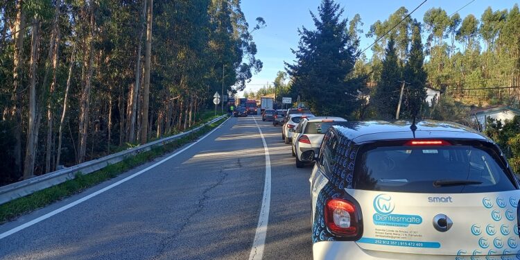 Colisão entre dois veículos na Nacional 14