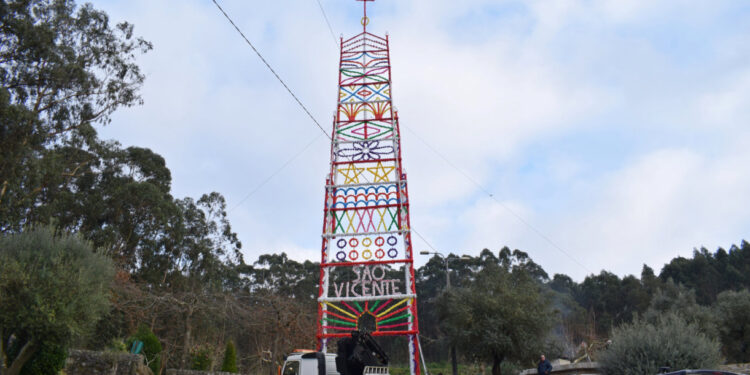 Arco da festa de S. Vicente já foi ostentado à comunidade