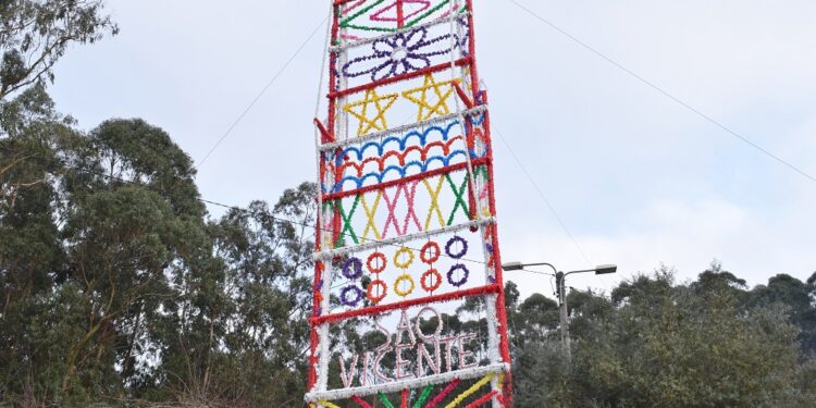 Arco da festa de S. Vicente já foi ostentado à comunidade