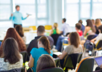 Encerramento de turmas e escolas em situação de surto afastado pela DGS