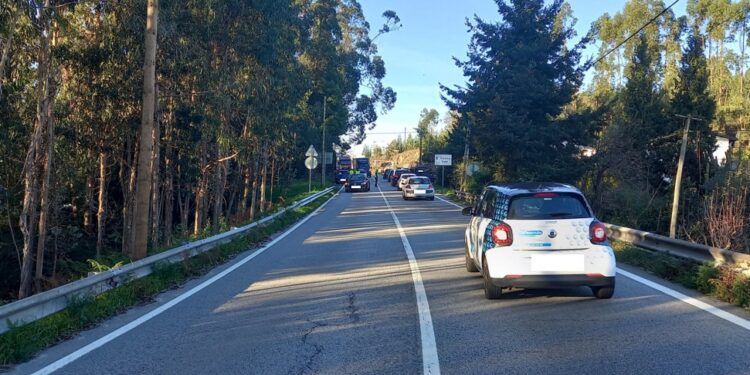 Colisão entre dois veículos na Nacional 14