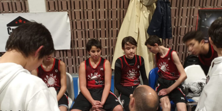 Formação do FamaBasket de regresso às competições