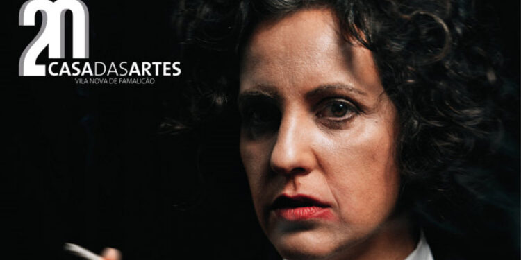 Espetáculo “Hiena” no palco da Casa das Artes