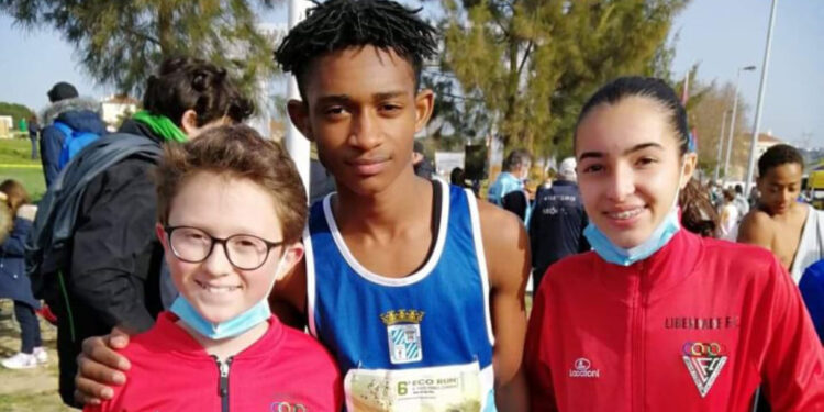 Jovens do Liberdade FC dignificam concelho em Viana do Castelo e Setúbal