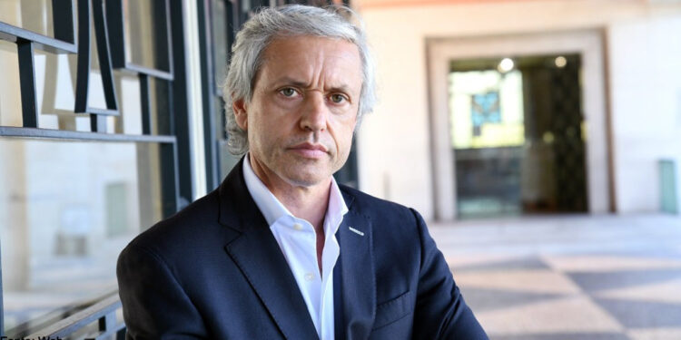 Mário Passos disponível para colaborar com o Governo