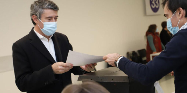 José Luís Carneiro votou este domingo em Braga