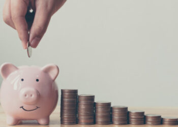 Poupança das famílias atinge valor mais baixo desde início da pandemia