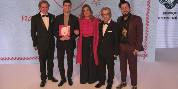 “Noite magnífica” consagra criatividade e inovação com amor e Lenços de Namorados