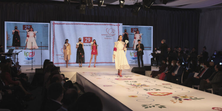 “Noite magnífica” consagra criatividade e inovação com amor e Lenços de Namorados