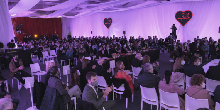 “Noite magnífica” consagra criatividade e inovação com amor e Lenços de Namorados