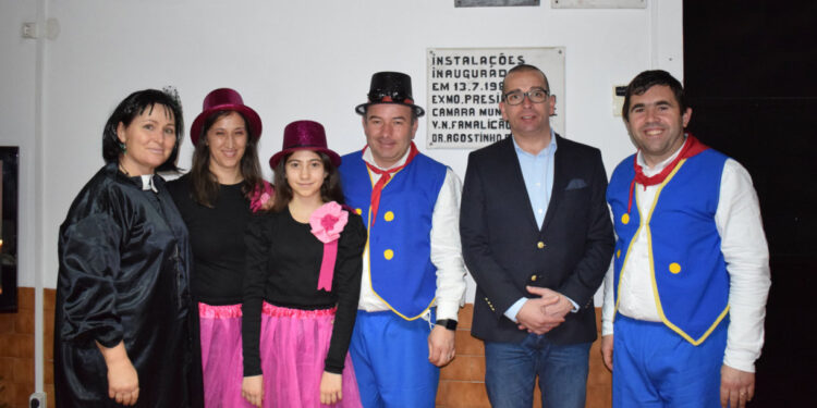 Tradicional desfile de Carnaval em Arnoso Santa Eulália juntou foliões este domingo