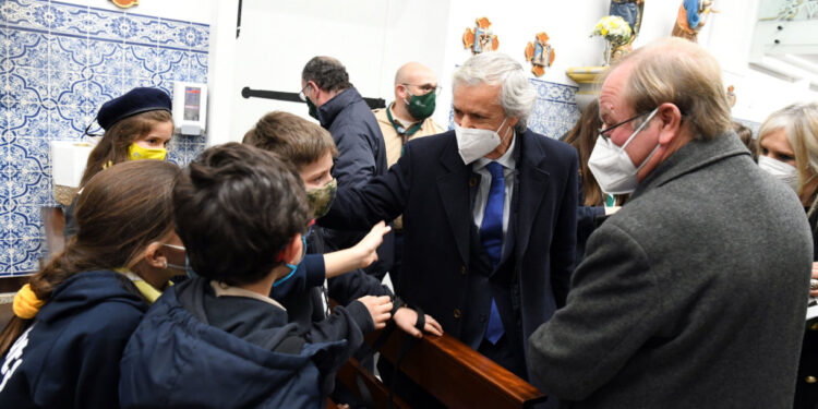 Avidos uniu-se para reerguer Igreja Paroquial