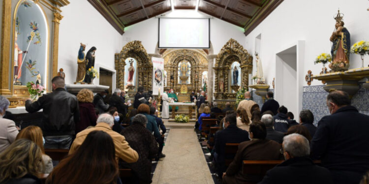 Avidos uniu-se para reerguer Igreja Paroquial