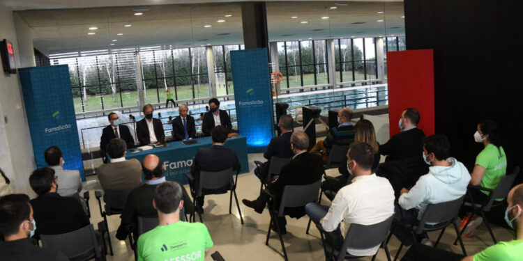 Famalicão “mergulha” numa natação de excelência