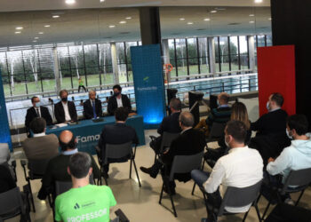 Famalicão “mergulha” numa natação de excelência