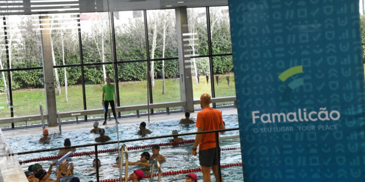 Famalicão “mergulha” numa natação de excelência