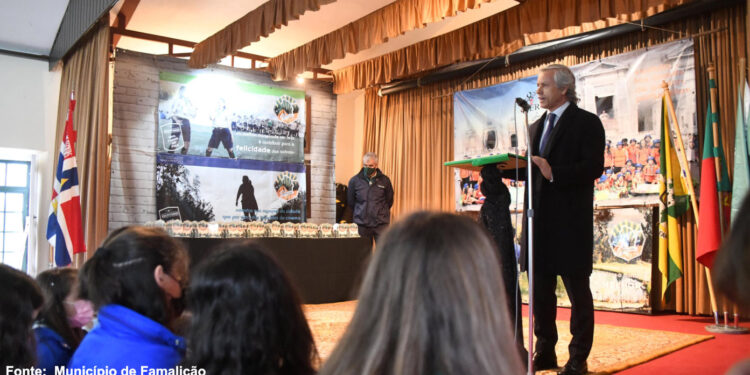 Escuteiros de Gavião estiveram em festa