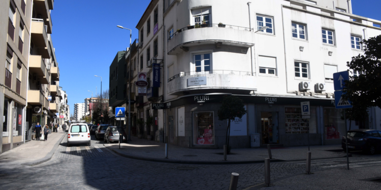 Obras obrigam a alterações temporárias de trânsito em Famalicão