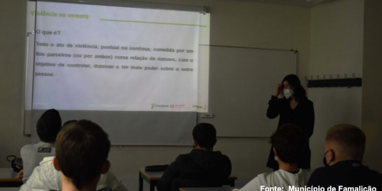Famalicão alerta para a violência no namoro