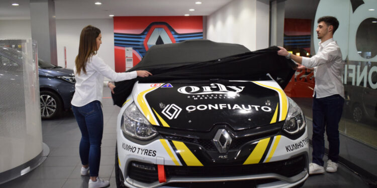 O famalicense João Silva vai estar ao volante do novo Renault Clio R3T para o Campeonato Portugal Júnior de Ralis. Inês Veiga vai ser a navegadora nesta nova época que se avizinha.