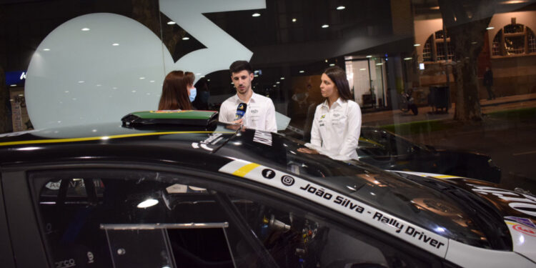 O famalicense João Silva vai estar ao volante do novo Renault Clio R3T para o Campeonato Portugal Júnior de Ralis. Inês Veiga vai ser a navegadora nesta nova época que se avizinha.