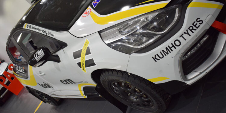 O famalicense João Silva vai estar ao volante do novo Renault Clio R3T para o Campeonato Portugal Júnior de Ralis. Inês Veiga vai ser a navegadora nesta nova época que se avizinha.