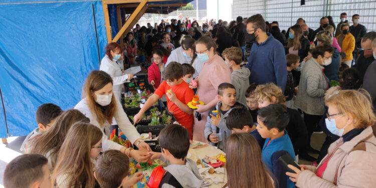 I Feirinha da Primavera na Escola de Ribeirão