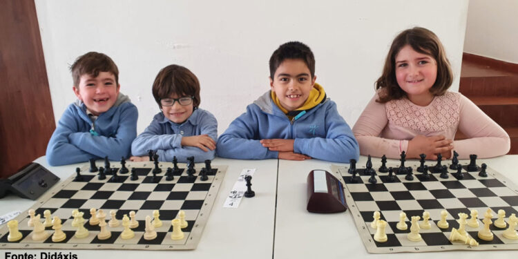 CX A2D mantém hegemonia no xadrez distrital jovem