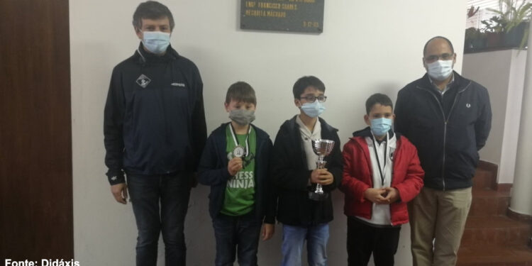 CX A2D mantém hegemonia no xadrez distrital jovem