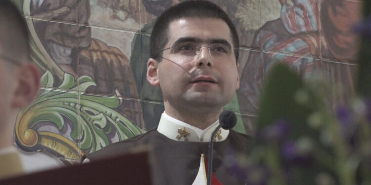 Arautos do Evangelho unem música e oração