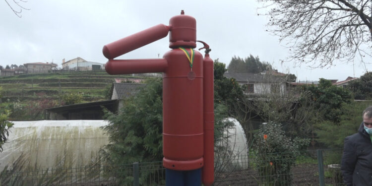 Telhado homenageou bombeiros