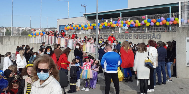 Centro Escolar de Ribeirão festeja Carnaval