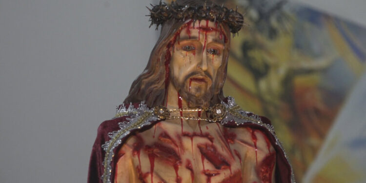 Arautos do Evangelho unem música e oração