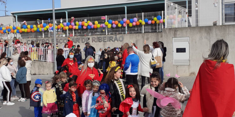 Centro Escolar de Ribeirão festeja Carnaval