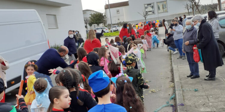 Centro Escolar de Ribeirão festeja Carnaval
