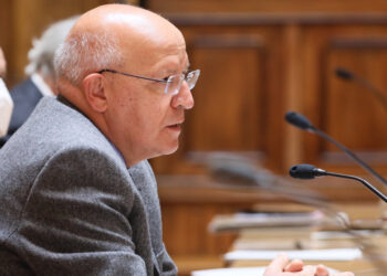 Santos Silva eleito Presidente da AR