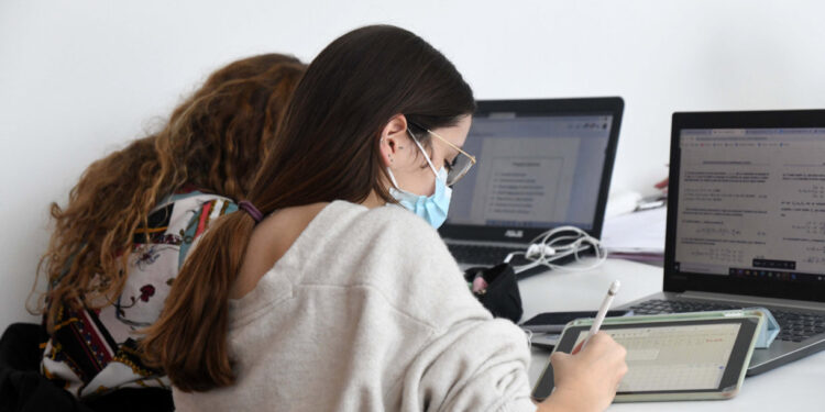 Bolsas de estudo para jovens universitários famalicenses