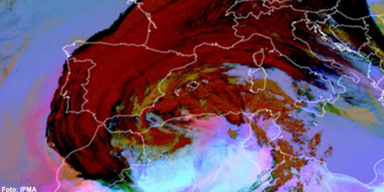 Poeiras do Saara podem ficar no ar até sábado