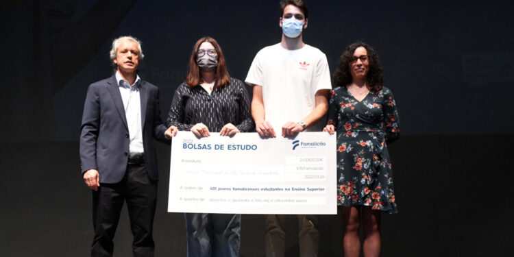 Investir nos jovens através da educação